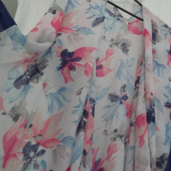 womens shawl/cover up floral pattern OS brand new - Picture 6 of 6